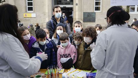 El grupo de profesoras premiadas organizó el pasado día 11 una jornada de divulgación científica en la calle.