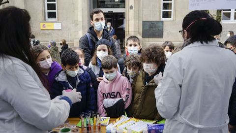 El grupo de profesoras premiadas organiz el pasado da 11 una jornada de divulgacin cientfica en la calle.