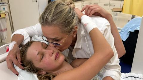 Yolanda Hadid comparte varias imágenes con su hija Bella recibiendo medicación.
