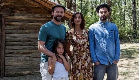 El drama futurista de Refugiados se centra en la historia de la familia Cruz. 