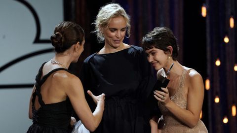 Hoos y Greta Fernndez (derecha), premiadas como mejores actrices