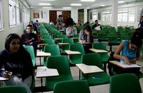Los alumnos, al comienzo del examen de lenguas extranjeras de ayer por la tarde. 