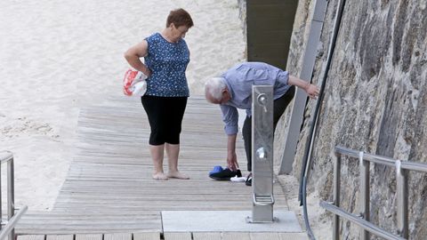 Los lavapiés de las playas de Sanxenxo, en la imagen la de Silgar, no tienen agua como medida de ahorro ante la sequía