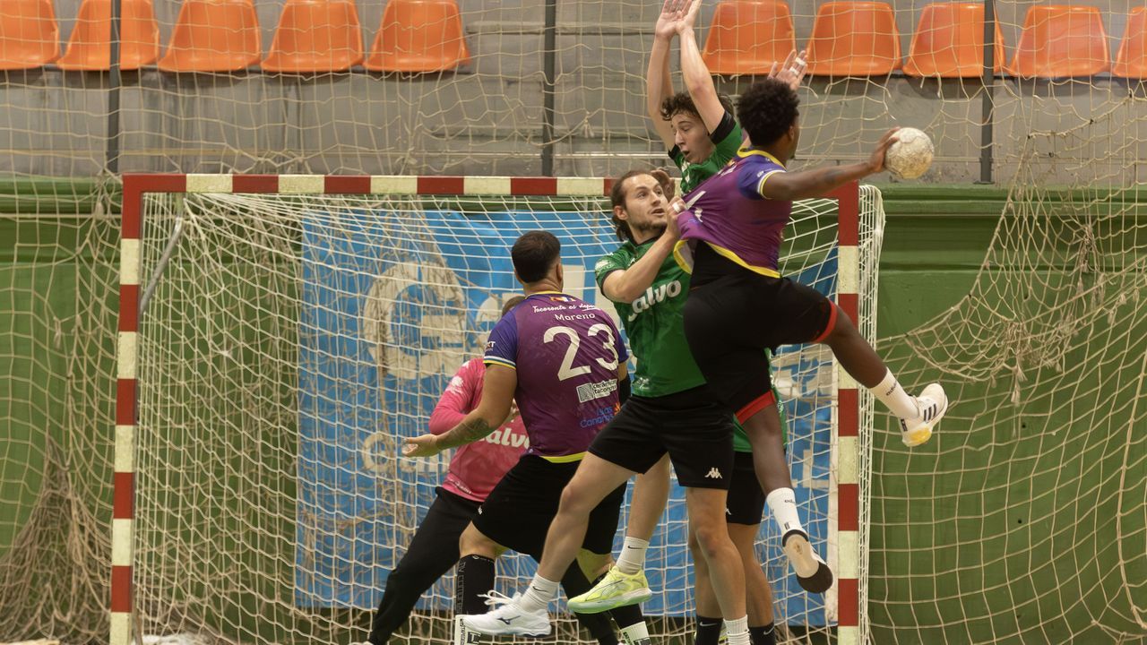 Rosala Veiga, durante un entrenamiento en el gimnasio Origen FR de Ribadeo.