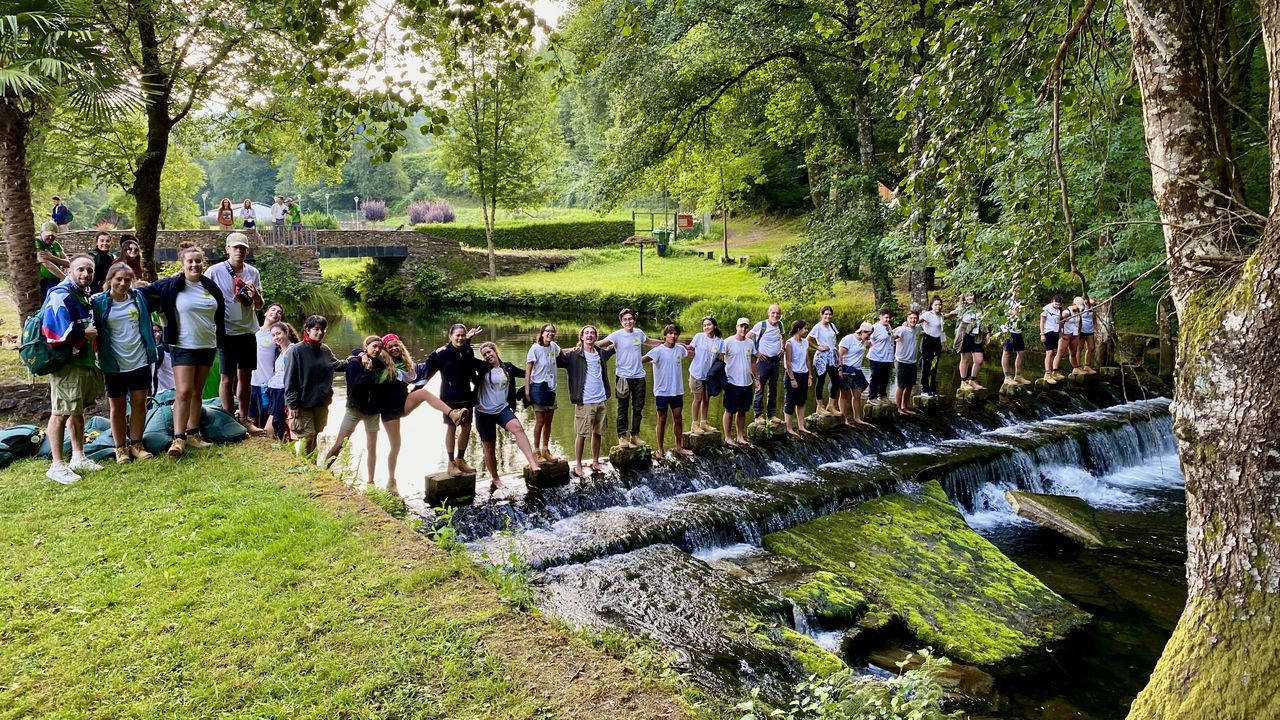 Los jvenes expedicionarios hacen hoy una ltima parada en Santiago de Compostela antes de coger rumbo cara Portugal. 