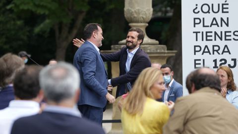 Pablo Casado y el candidato a lendakari por la coalición PP+Cs, este viernes en Vitoria
