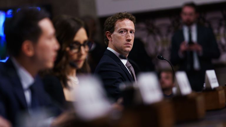 Las cinco claves del macrojuicio que acorrala al imperio de Mark Zuckerberg