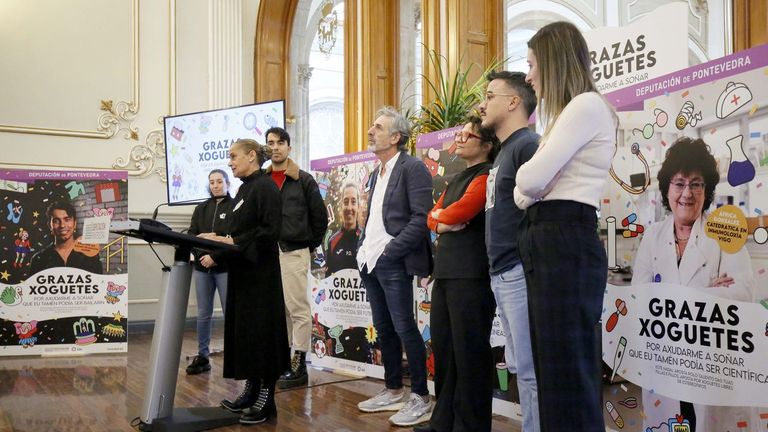 La campaña de la Diputación lleva por título «Grazas xoguetes»