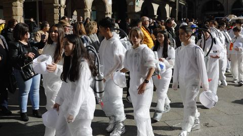 Astronautas en el desfile de la plaza Mayor de Ourense