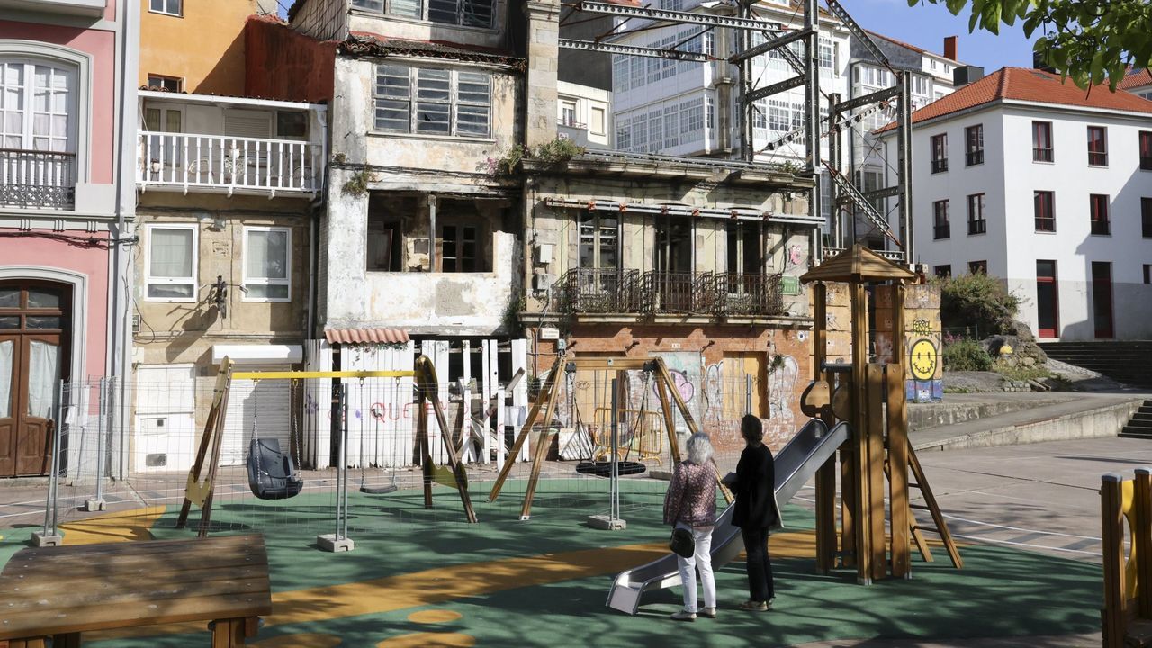 La experiencia de los turistas en la pasarela vicedense.Zona de Ferrol Vello, donde se encuentran los bares cuyos hosteleros fueron juzgados. 