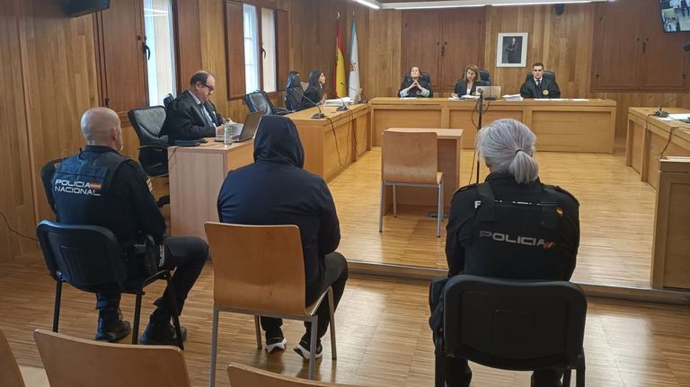 Condenado a 23 años de cárcel por intentar asesinar a una clienta de su sucursal bancaria para robarle 25.000 euros: «Pido perdón, destrocé una familia»