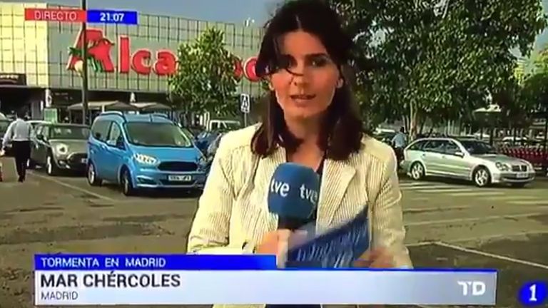 Una Reportera De Tve Se Equivoca En Directo Y Sale Corriendo Del Plano 3106