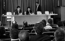 Barcala presidiendo una asamblea de la federacin en 1992.