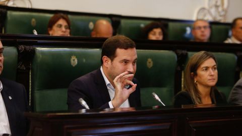 Jorge Cubela, en un pleno de la Diputación de Pontevedra
