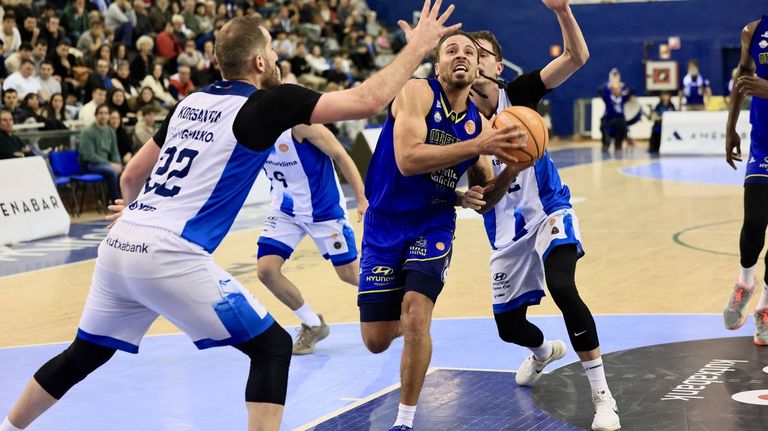 La remontada del COB se quedó corta en el igualado final ante el Gipuzkoa (81-79)