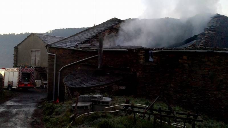 As� actuaban los ladrones de la operaci�n Pinball.<span lang= es-es >El caso de Negueira de Mu�iz</span>. Este a�o se bautiz� a Hugo Bra�a Dur�n, hijo de Elia Dur�n y Jos� Manuel Bra�a, alcalde. Se trata del primer ni�o bautizado en Entralgo desde hace 26 a�os.