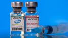 Viales de las vacunas de Pfizer y Moderna