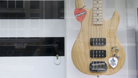 Una de las guitarras que se promocionan en A Casa do Rock.