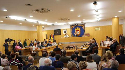 La sesión de constitución del gobierno autónomo de Ceuta se desarrolló sin incidentes, pese a la minoría del PP