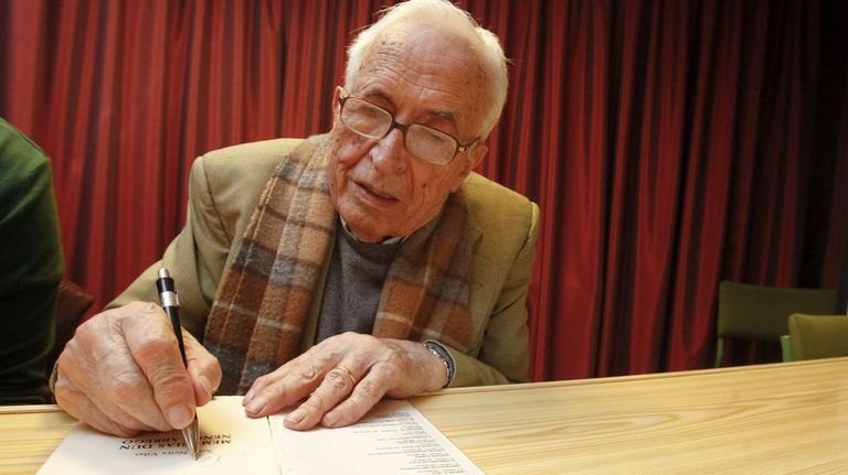 O universo literario de Neira Vilas en media ducia de obras