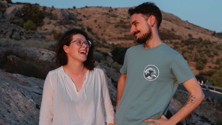 Una pareja promueve desde Pontevedra que los vecinos, sean recién llegados o lleven toda la vida, se conozcan entre sí