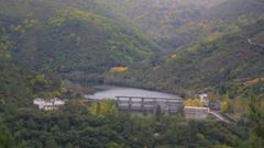 Una vista de la presa hidroelctrica de Sequeiros, en el cauce del Sil