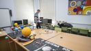 Adis al aula de ordenadores. En el mayor colegio de primaria de Ribeira, O Grupo, tendrn que prescindir de las estancias destinadas a Informtica y a Msica para habilitar dos desdobles
