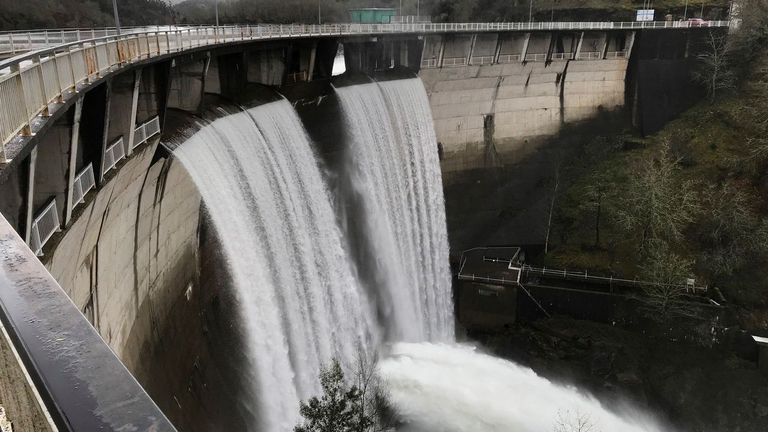 La Xunta advierte su «máxima preocupación» ante el peligro de que Vigo se quede sin agua por una avería en la presa de Eiras