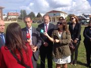 ...Los responsables sanitarios en la parcela donde se va a hacer el centro