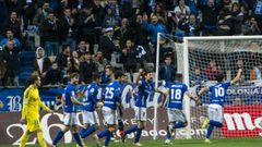 Los jugadores del Oviedo celebran un gol de la 16/17