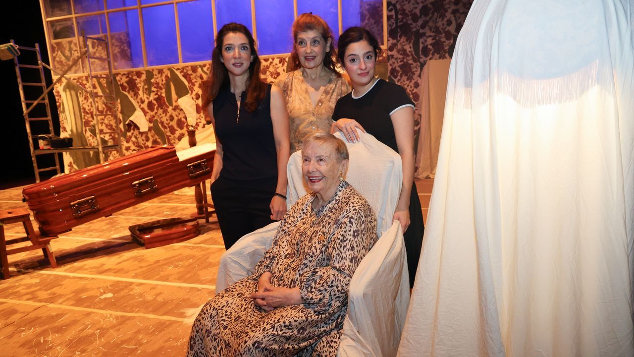 María Galiana, ayer en Vilagarcía junto a sus compañeras de reparto
