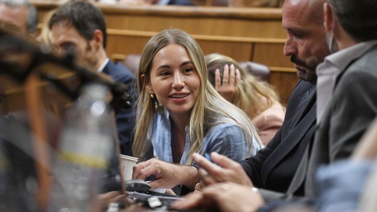 La dimitida Noelia Núñez reta a políticos del PSOE a irse como ella si han mentido en sus estudios e insiste en que cometió un error