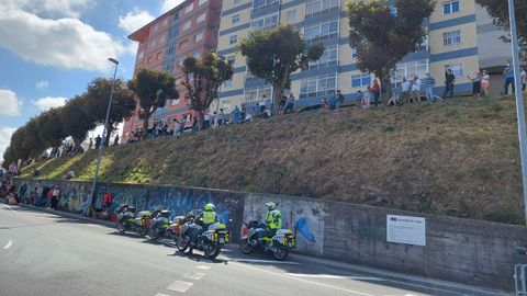Expectacin por La Vuelta en la rotonda de San Eufrasio