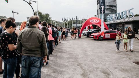 Colas en el acceso a Metr�poli