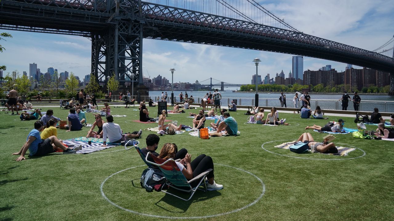 El Domino Park, en Nueva York, se han pintado marcas para respetar la distancia social