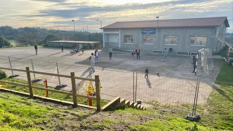 Instalaciones del antiguo teleclub de Andrade, en el municipio de Pontedeume