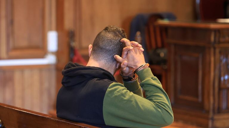 El drama de Peregrina, que no dijo ni «ay» cuando vio acercarse a su hijo para pegarle un golpe que la llevó a la uci