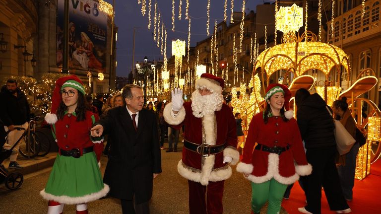 Los protagonistas de la Navidad se saludan