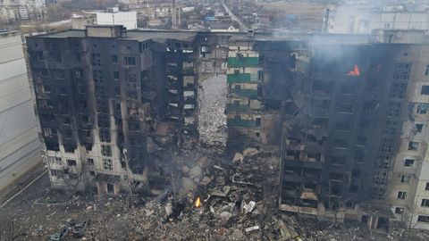 Edificio residencial destruido en la regin de Kiev 