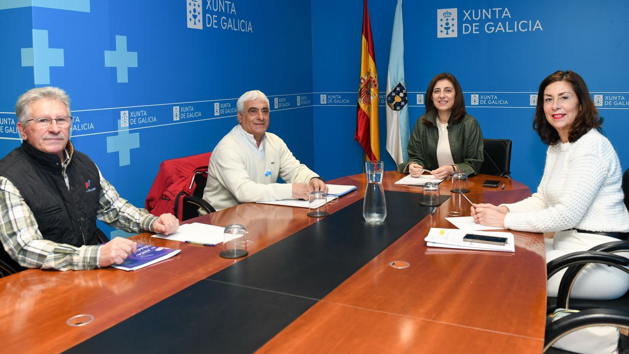 La conselleira de Medio Ambiente y la directora de Patrimonio Natural se reunieron con representantes de la sociedad de pesca R&iacute;o Vi&ntilde;ao y Pontegrande.