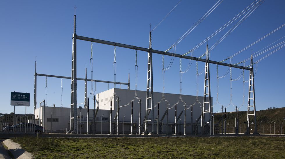 Subestaci�n de Red El�ctrica Espa�ola en Regoelle, en Olveira (Dumbr�a), a la que se evacuar� la energ�a producida.