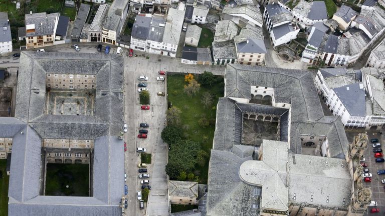 Esgrime ante los agentes un falso carné sirio al ser pillado al volante sin autorización, y descubren que llevaba 16 años usándolo