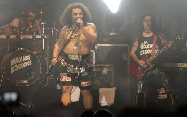 Los Mojinos celebran sus 20 años sobre el escenario.