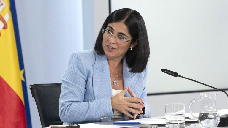 La ministra de Sanidad, Carolina Darias, este lunes, en la rueda de prensa posterior al Consejo de Ministros.