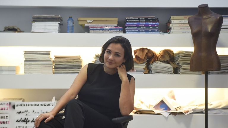 <span lang="gl">Adriana Domínguez: «Son moi feliz repetindo vestido»</span>