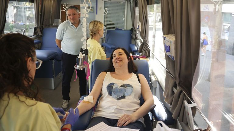 Sanidad sobre ruedas: 19 unidades móviles recorren Galicia para hacer radiografías, resonancias, consultas o extraer sangre