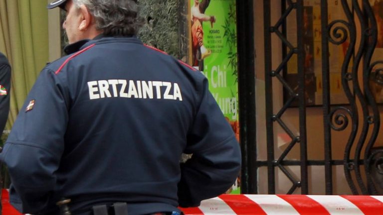 Imagen de archivo de un agente de la Ertzaintza.