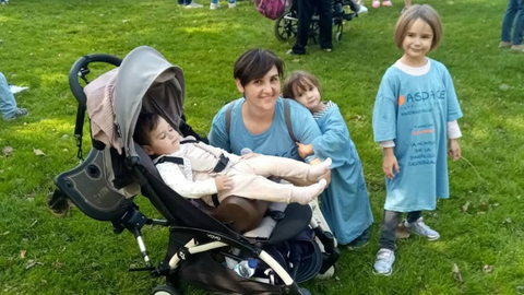 Roc�o y sus tres hijas, en una de las actividades familiare que organiza Aspace Gij�n