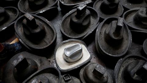 Moldes de sombrero hecho de metal de la fabrica The Pichinte Hat Makers, un negocio sexagenario de Salvador
