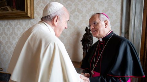 Leonardo Lemos con el papa Francisco en una reciente visita a Roma